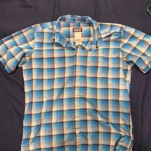 Patagonia short sleeve shirt great shape . Never really worn not my style